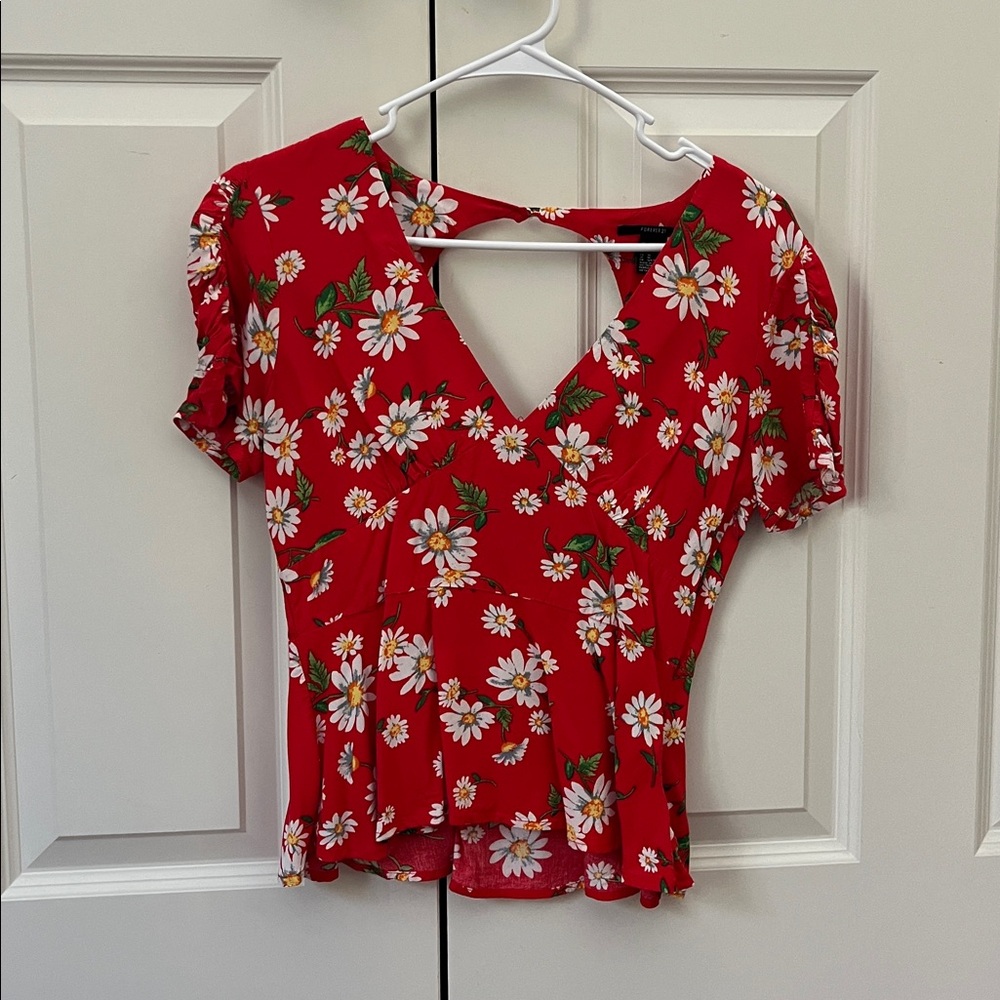 🌹 Forever 21 Daisy Patterned Red Casual Top 🌹 - Picture 3 of 5